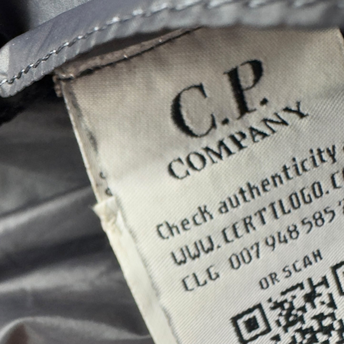 A/W 20 C.P. Company Migration Shading Quilted Goggle Jacket