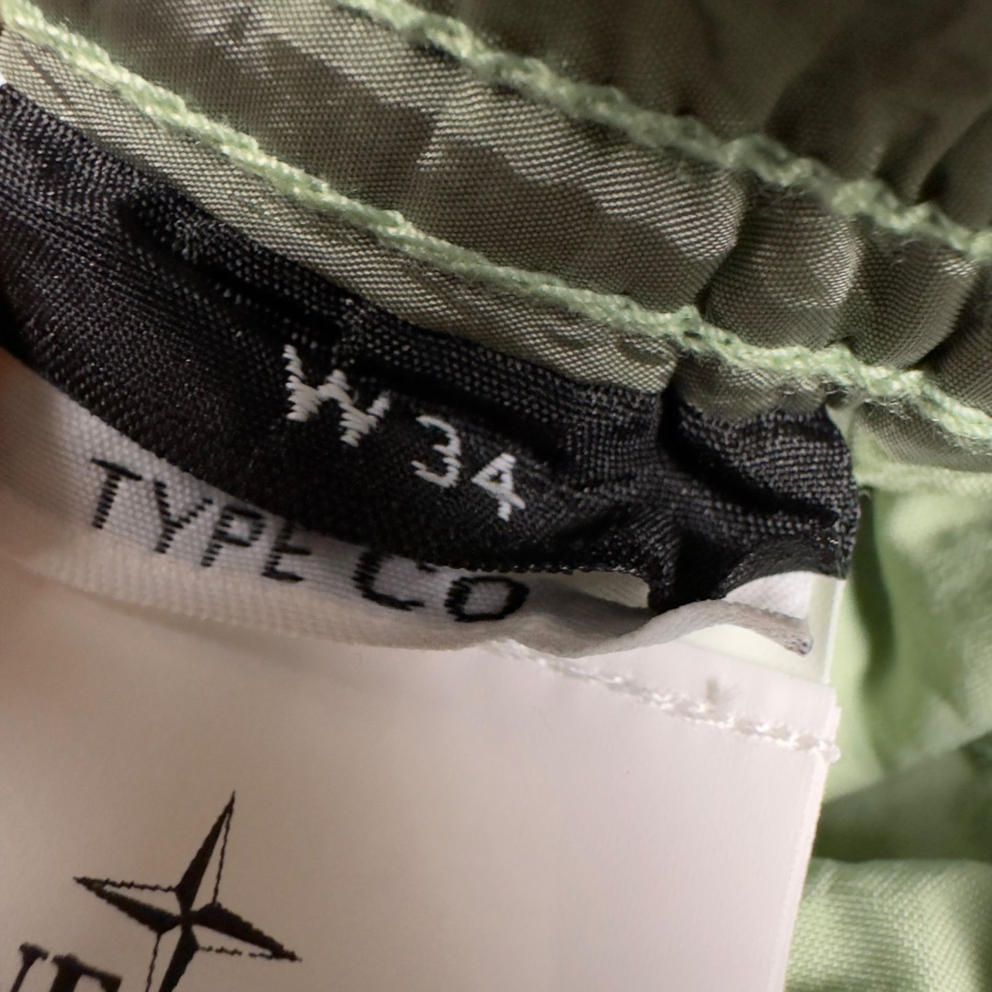 S/S 23 Stone Island Nylon Metal Bermuda Shorts - 34 Comfort