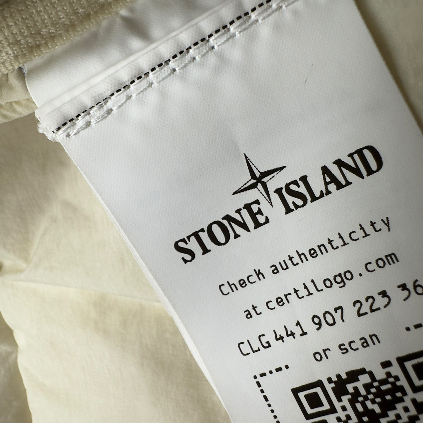 A/W 23 Stone Island Seamless Tunnel Nylon Down TC Puffer Jacket - Cream