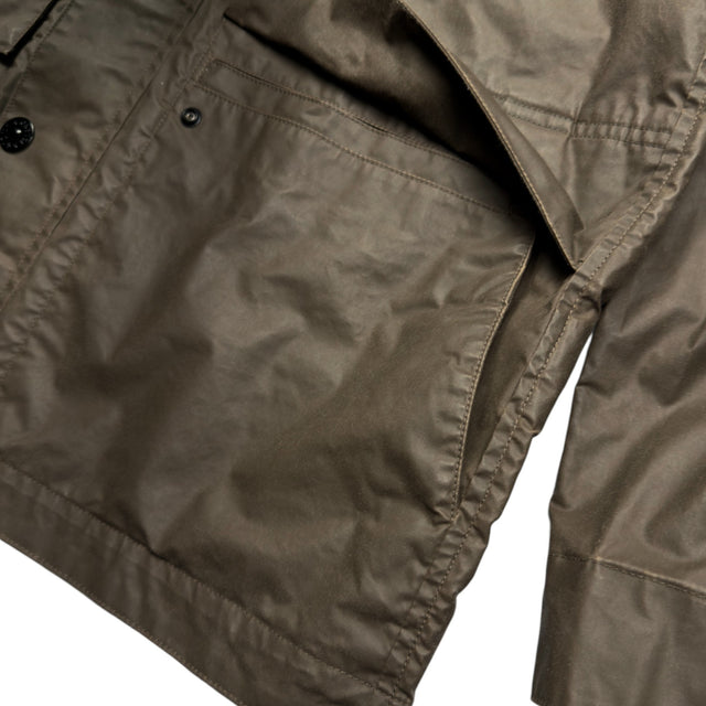 S/S 26 Stone Island Waxed Pigment Cotton Tela Field Jacket - Umber Brown