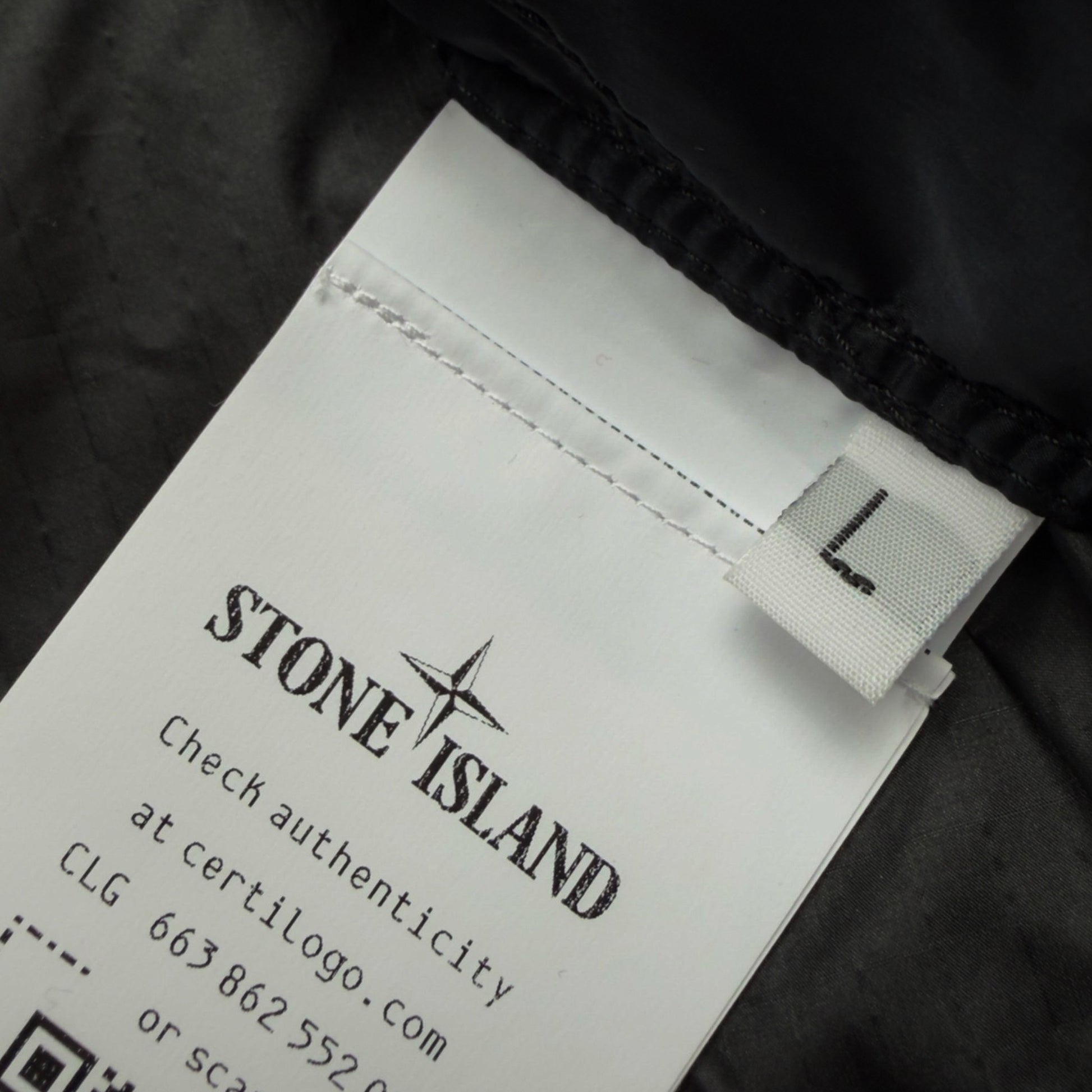 A/W 25 Stone Island Ripstop Light HT Nylon Windbreaker Jacket - Black