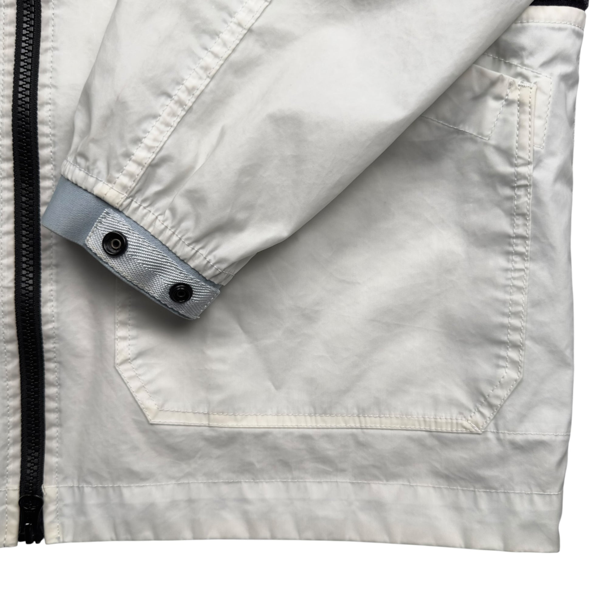 S/S 22 Stone Island Aggressive Gommato Jacket - White