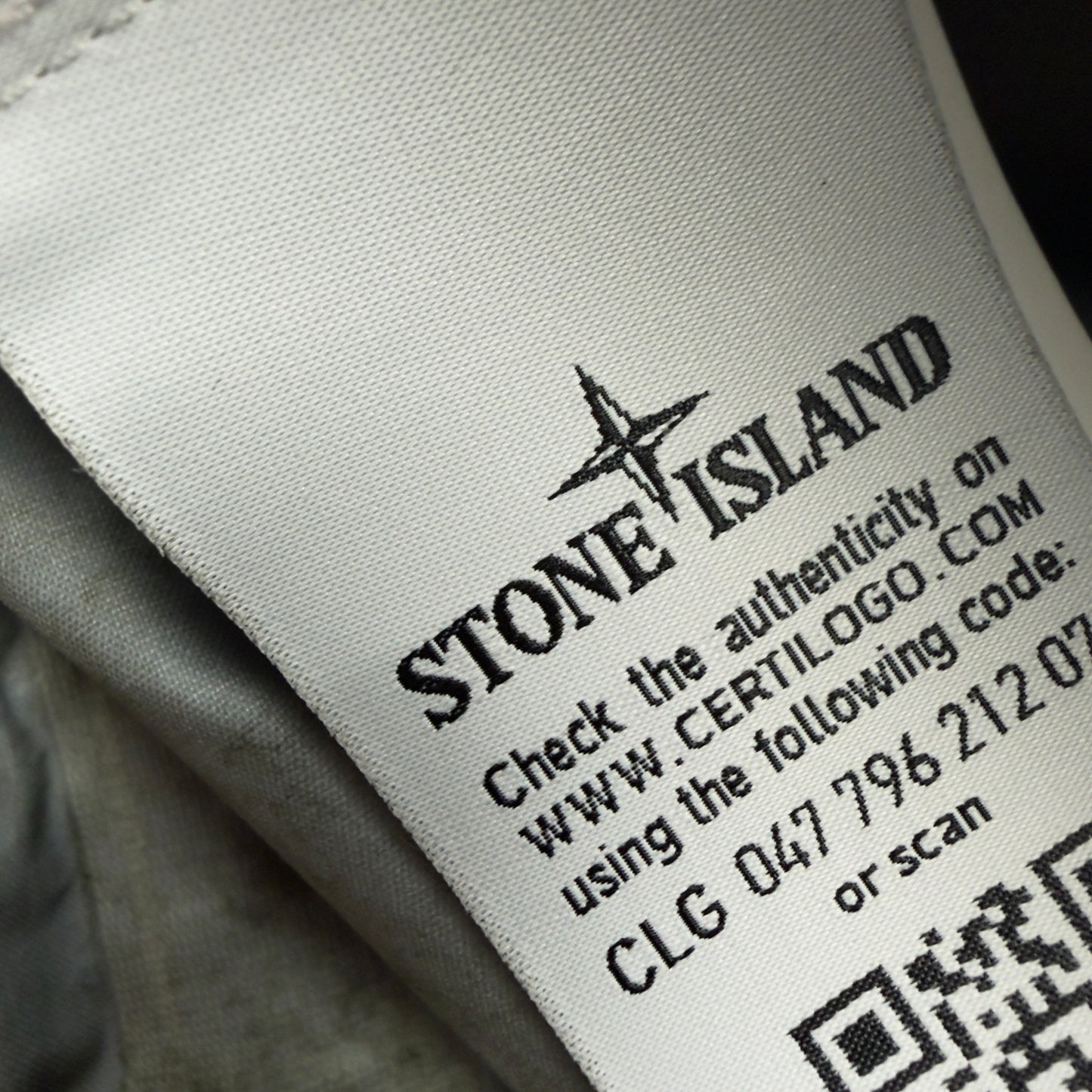 S/S 20 Stone Island Membrana + Oxford 3L Dust Colour Finish