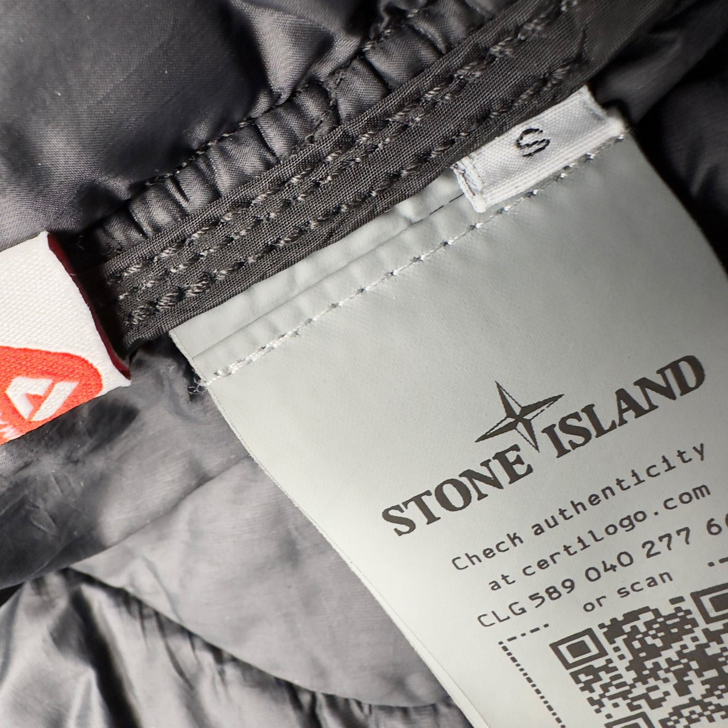 A/W 21 Stone Island Modified Panama 6/3 HT Nylon Mix Fabrics with Primaloft Gilet