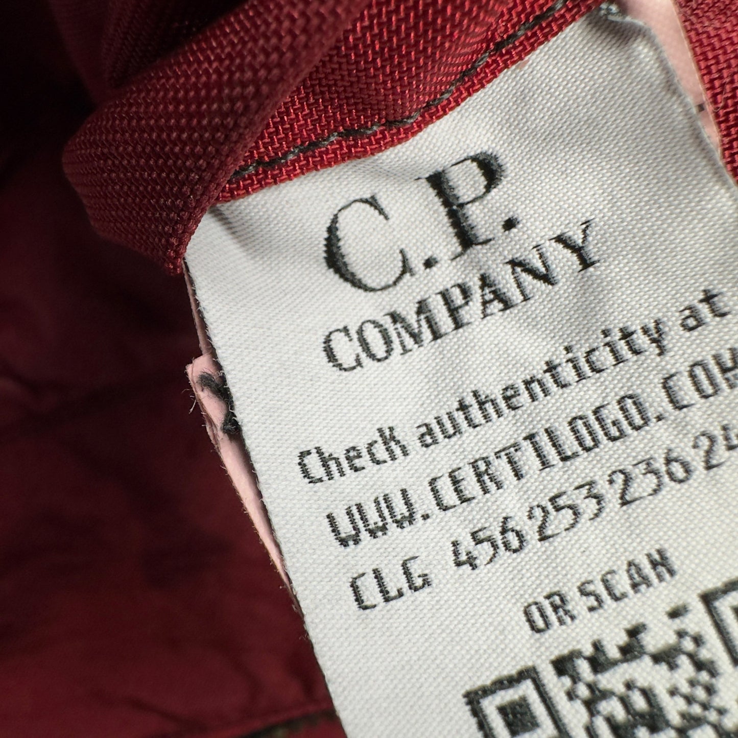 C.P. Company Quartz Goggle Jacket – Crimson Red / Black